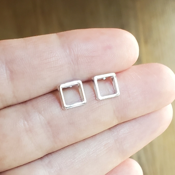 NWOT Tiny Silver Square Stud Earrings - Picture 4 of 10